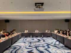 环绕鞭策智能养殖机械配备推广使用和畜…